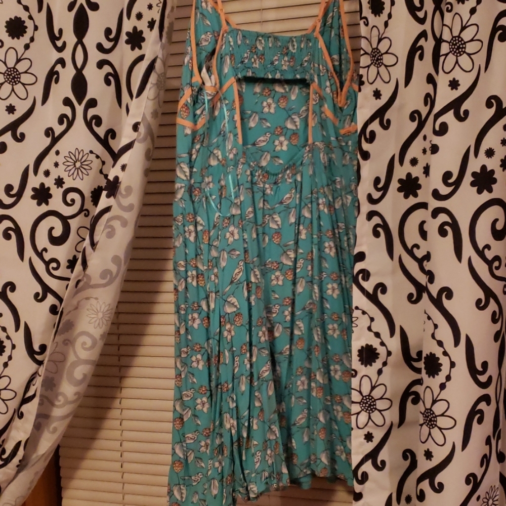 Spring dress - Picture 2 of 4